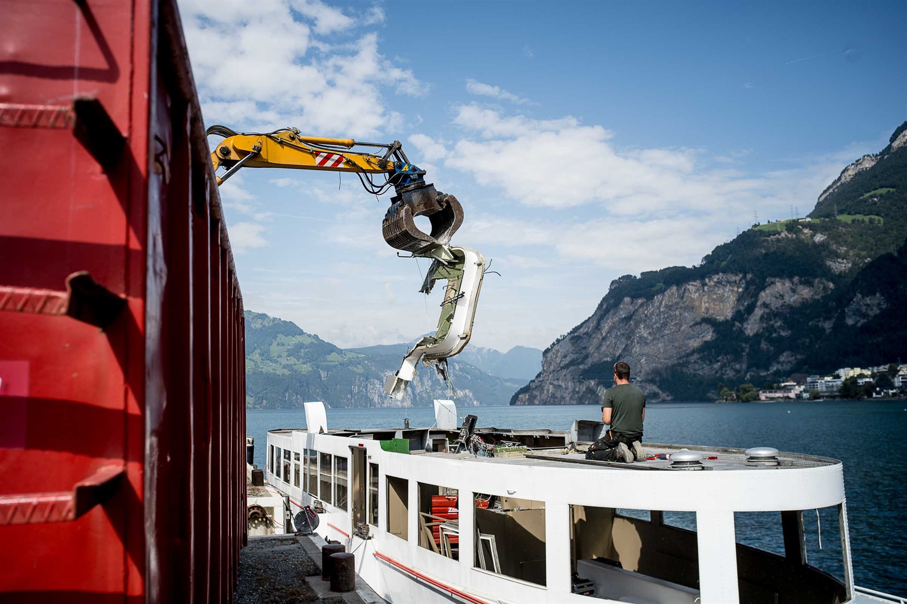 Motorschiff Mythen wird in Flüelen verschrottet